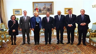الرئيس السيسي يستقبل وفد مجموعة الصداقة الفرنسية المصرية بمجلس الشيوخ الفرنسي
