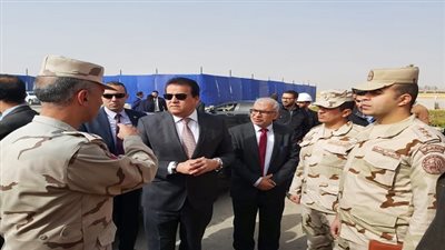 وزير التعليم العالي يتفقد مركز تجميع الأقمار الصناعية ويرأس اجتماع لجنة المشروعات القومية 