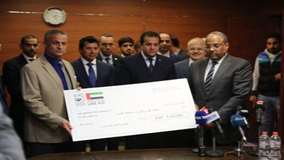 وزير التعليم العالى يشهد فعاليات تسلم المعهد القومى للأورام عائد ماراثون زايد الخيري والبالغ 5 ملايين جنيه