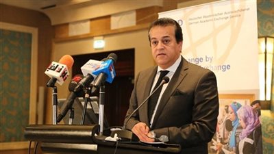 وزير التعليم العالي يستعرض تقريرًا حول مشاركة منتخب الوزارة فى فعاليات أسبوع فتيات الجامعات المصرية