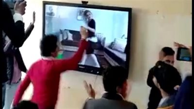 استبعاد مدير مدرسة و5 معلمين فى واقعة عرض كليب لراقصة بأحد الفصول