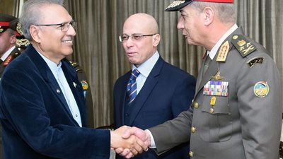 بعد زيارة رسمية لباكستان.. وزير الدفاع يعود للقاهرة