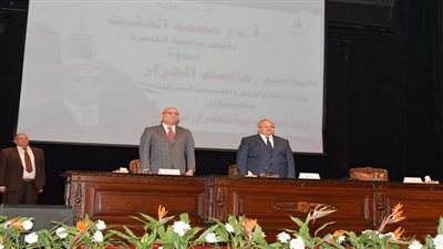 الجزار يستعرض استراتيجية العمران والتنمية في مصر امام اساتذة جامعة القاهرة وطلابها