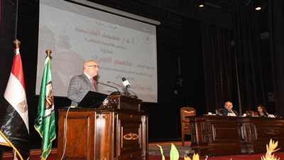 وزير الإسكان يستعرض المخطط الاستراتيجى القومى للتنمية العمرانية بمصر 2052