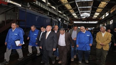 وزير النقل يتابع أعمال العمرة الجسيمة لـ 41  جرار EMD