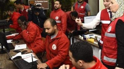 الهلال الأحمر يوزع بطاطين ومساعدات غذائية على أهالى الزرايب بـ15 مايو