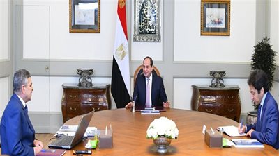 الرئيس السيسي يجتمع مع رئيس هيئة قناة السويس