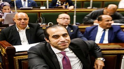 إغلاق مسجد البرلمان لمدة أسبوعين والاكتفاء برفع الأذان فقط