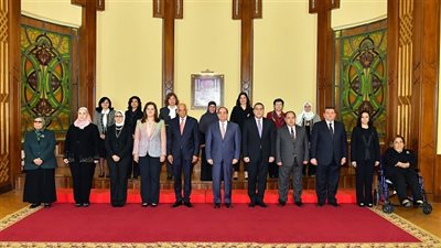 الرئيس السيسي يلتقي مع عدد من السيدات المصريات إحتفالاً بعيد المرأة المصرية