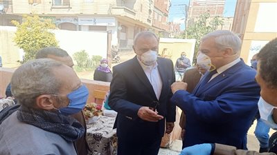 الهجان وعجلان يتفقدان تسليم شرائح التابلت بتعليم قها 