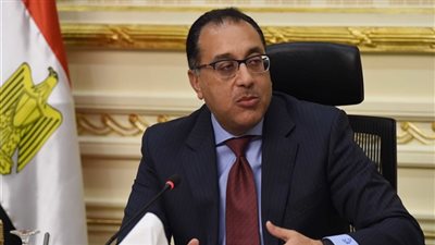 الحكومة تخفض أسعار الكهرباء للأنشطة الصناعية 10 قروش بداية من أبريل