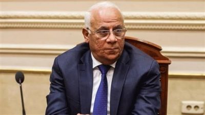 محافظ بورسعيد: الأجهزة التنفيذية تواصل متابعة انتظام صرف معاشات ابريل 