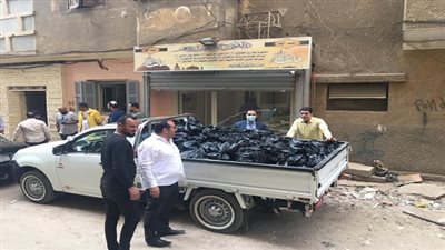 بالصور.. النائب محمد الكومي يوزع السلع الغذائية علي الأسر المتضررة من أزمة كورونا