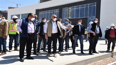 وزير الإسكان يتفقد منطقة الأبراج الشاطئية بمدينة العلمين الجديدة