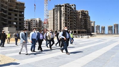 وزير الإسكان يتفقد منطقة الداون تاون بمدينة العلمين الجديدة