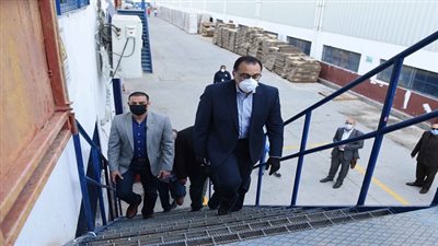 تفاصيل زيارة رئيس الوزراء لمصنعين بالمنطقة الحرة بالإسماعيلية