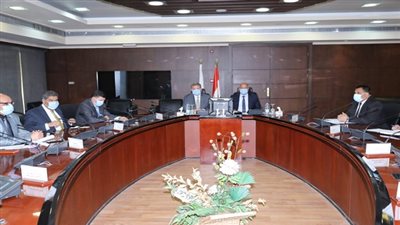 وزيرا النقل وقطاع الأعمال يبحثان انشاء شركة لنقل البضائع بالسكك الحديدية