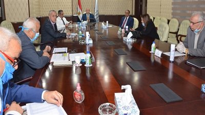 وزير الإسكان يناقش آليات إنشاء 250 ألف وحدة سكنية جديدة بـ