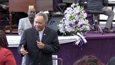 وفاة الأسقف جيرالد جلين بكورونا بعد دعوته المصلين فى الكنسية متجاهلاً الوباء