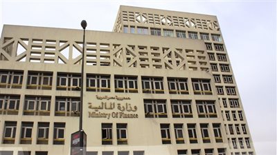 المالية تزف بشرى سارة لـ موظفي الحكومة بشأن الرواتب