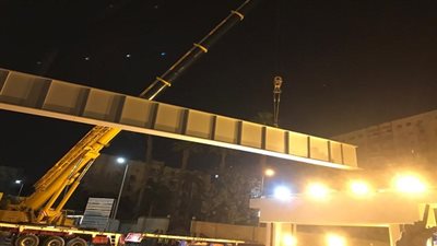  تركيب الكمرات المعدنية لكوبري تقاطع محور ترعة الزمر مع شارع الهرم