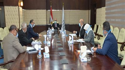 وزير الإسكان يتابع مشروع تنمية الساحل الشمالي الغربى