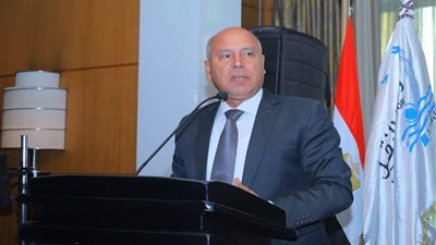 وزير النقل: التعاقد على شراء 260 جرار سكة حديد وصيانة الأسطول الحالى