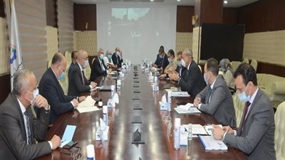 وزير الاسكان يعقد اجتماع لمتابعة مشروع تطوير محور الفريق إبراهيم العرابى