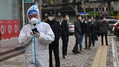 الصين تحذر من حالات العدوى الجماعية بكورونا