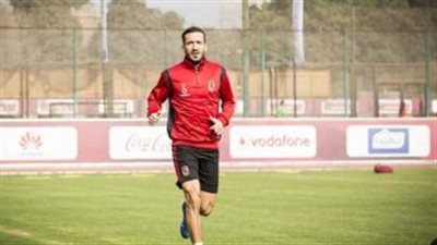 نادي إماراتي يحاول ضم نجم الأهلي.. إعرف الحكاية