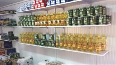 إعادة فتح منافذ المجمعات الاستهلاكية وطرح السلع للمواطنين