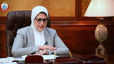 وزيرة الصحة تطمئن على طبيبة في السويس أصيبت  بفيروس كورونا