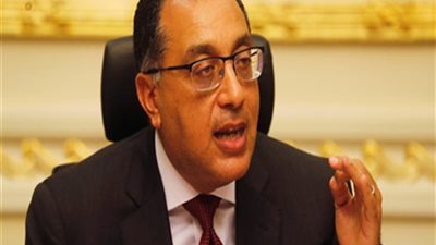 الحكومة تعلن زيادة 150 مقعدًا بالخط الساخن (105) للتعامل مع مصابين كورونا 