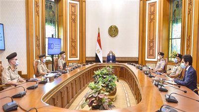 الرئيس السيسي يجتمع مع رئيس الهيئة الهندسية للقوات المسلحة