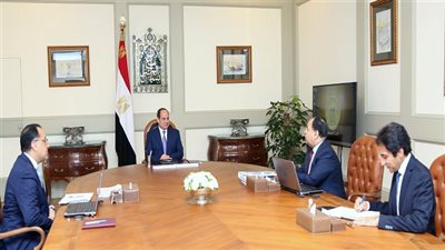 الرئيس السيسي يجتمع مع رئيس الوزراء ووزير المالية