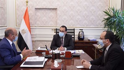 رئيس الوزراء يُتابع مع وزير العدل الاجراءات الاحترازية في المحاكم