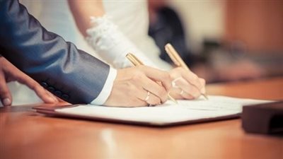 وقف عقود الزواج.. تصريحان وخطوة إلكترونية تحسم الجدل