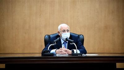 محافظ بورسعيد يوجه بتشكيل لجنة لمراجعة رخص البناء وأعمال الترميم والتدعيم