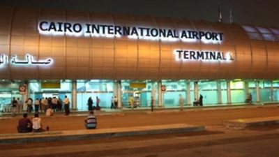 مطار القاهرة يستقبل 875 عالقا مصريًا 