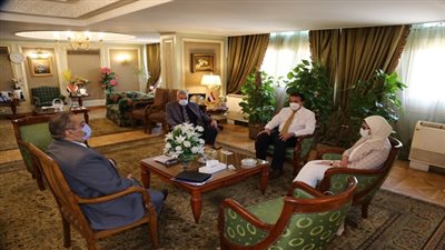 اجتماع لمتابعة ربط قاعدة بيانات الأسرة الشاغرة بمستشفيات وزارة الصحة والمستشفيات الجامعية