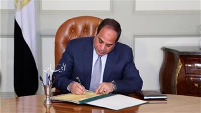 السيسي يصدق علي قانون بتعديل فرض رسم تنمية الموارد المالية للدولة