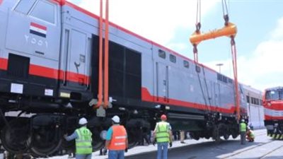 وزير النقل يعلن وصول 20 جرار سكة حديد لميناء الاسكندرية