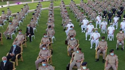  وزير الدفاع  يشهد تخريج دفعات جديدة من أكاديمية ناصر وكلية القادة 