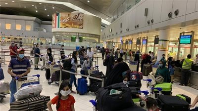 مطار القاهرة يستقبل 645 من المصريين العالقين