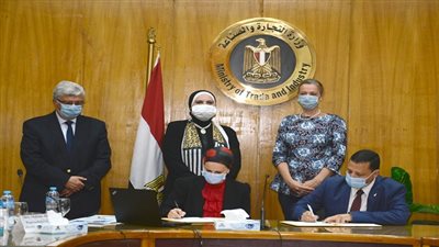 وزيرا التجارة والتعليم العالى يشهدان توقيع بروتوكول تعاون لإنشاء مشروع تطبيقي لتدوير المخلفات الصناعية 