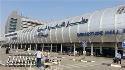 مطار القاهرة يستقبل 697 من المصريين العالقين