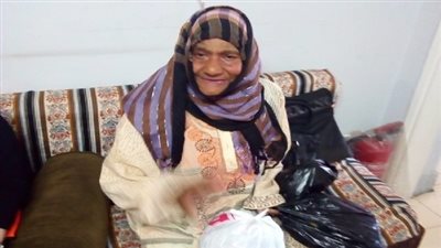 القباچ توجه بإنقاذ سيدة مسنة تخلى عنها ابنها وتركها بالشارع بلا مأوى