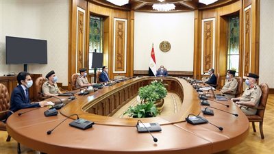 الرئيس السيسي يطلع على خطط وجهود سلاح الإشارة بالقوات المسلحة 