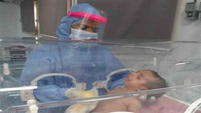 عمره 22 يومًا.. تعافى أصغر رضيع من فيروس كورونا