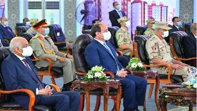 وزير الإسكان يستعرض تفاصيل مشروعات الإسكان و